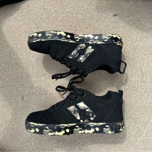 Men’s size 7 Heelys
